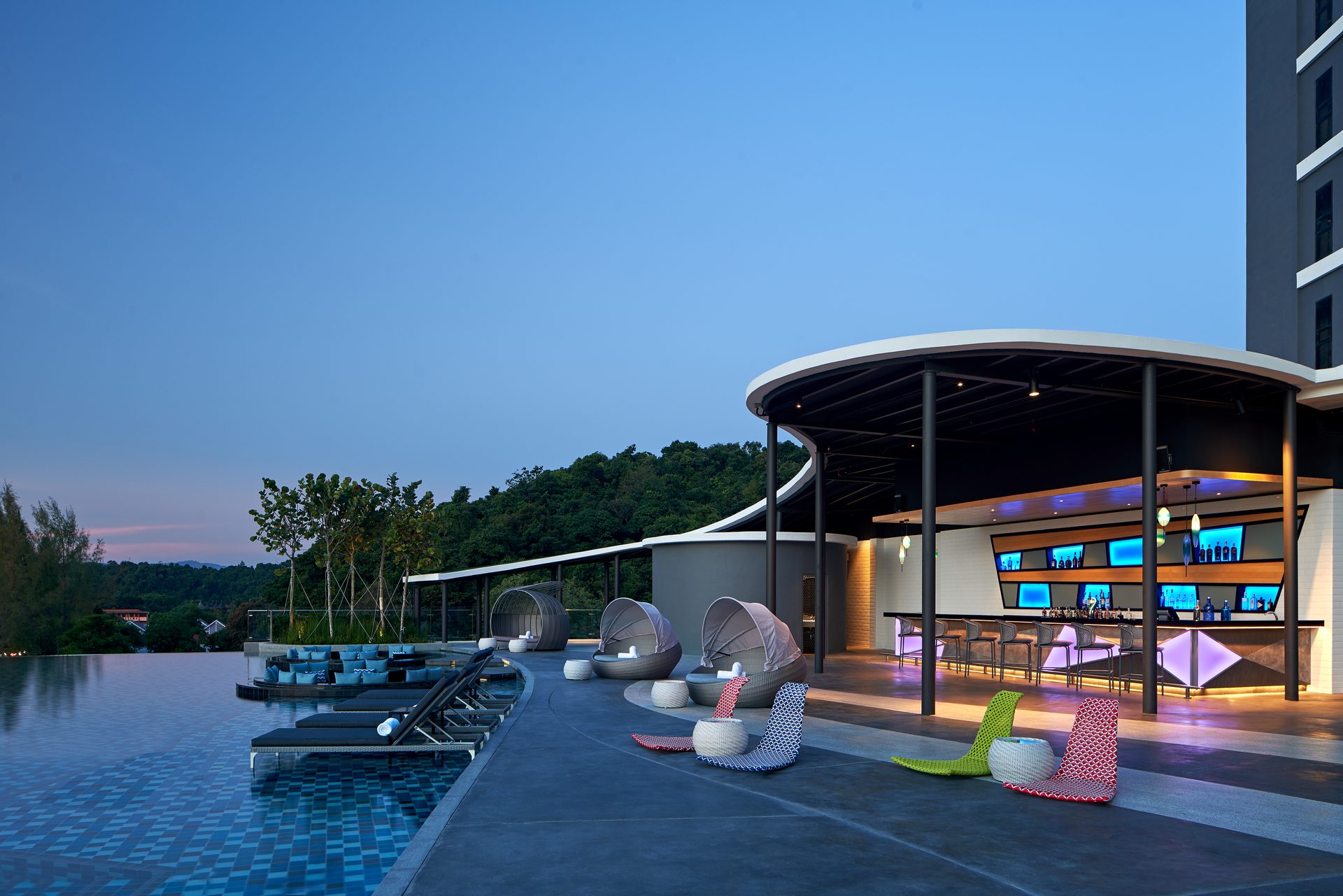 Splash Bar at dusk